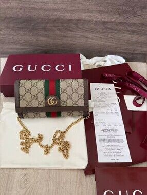 Gucci Beige GG Supreme Ophidia wallet on chain